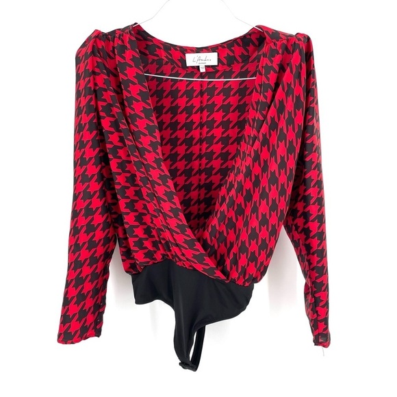 L'ACADEMIE The Victoire VNeck Long Sleeve in Red Houndstooth Bodysuit Blouse - Picture 4 of 9